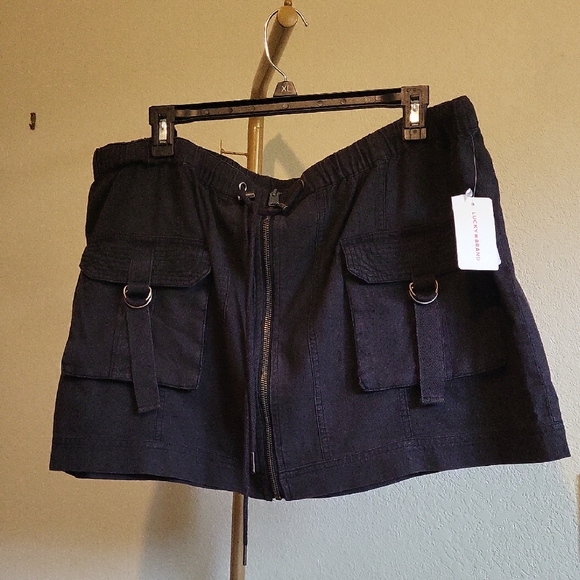 Lucky Brand Women's‎ Black Cargo Shorts - Picture 3 of 9